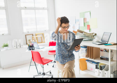 Frau arbeitet im home-office Stockfoto