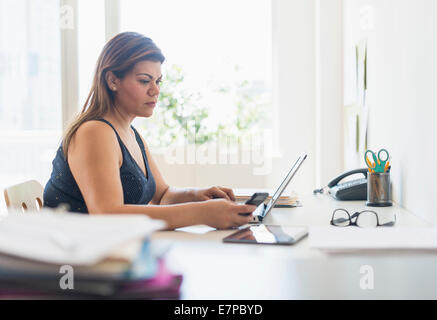 Frau arbeitet im home-office Stockfoto