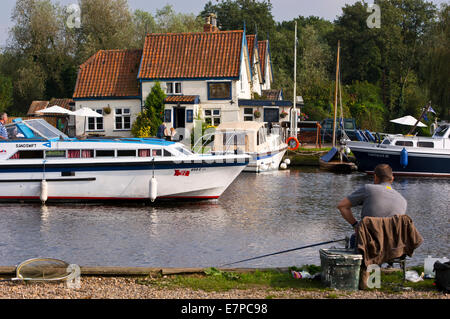 Surlingham Fähre Public House Pub am Fluß Yare Norfolk Broads Stockfoto