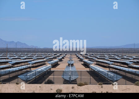 Blick über Kramer Junction Solar Power Generation Facility Stockfoto