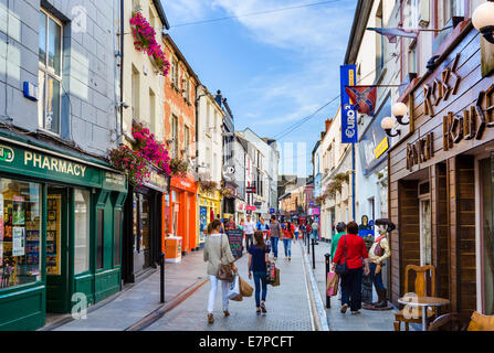 Geschäfte auf der South Main Street in der Innenstadt, Wexford Town, County Wexford, Irland Stockfoto