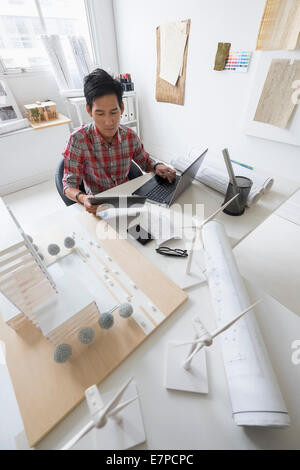 Architekt im Büro arbeiten Stockfoto