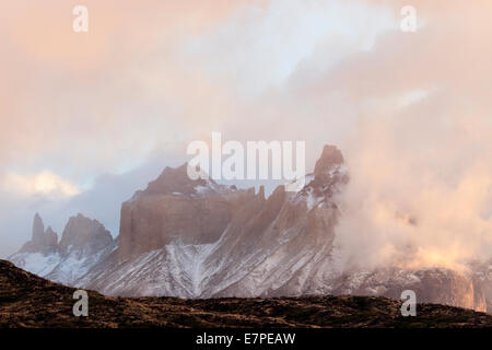 Chile, Sonnenuntergang im Torres del Paine Nationalpark Stockfoto