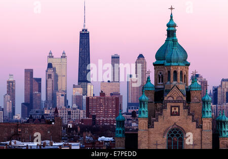 USA, Illinois, Chicago, St. Nikolaus ukrainische katholische Kathedrale und der Innenstadt-Bezirk Stockfoto