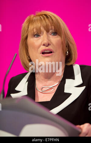 Manchester, UK. 22. September 2014. Glenis Willmott, Führer der Labour Party im Europäischen Parlament befasst sich das Auditorium am zweiten Tag von der Labour Party Jahreskonferenz statt auf Manchester Central Convention Complex Credit: Russell Hart/Alamy Live News. Stockfoto