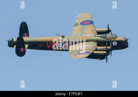 Lancaster B X C-GVRA der ehemaligen FM 213 (bei Sieg Flugzeuge in Malton, Ontario) in England aus Kanada, einer von nur zwei Flugfähige Lancasters Stockfoto