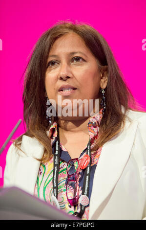 Manchester, UK. 22. September 2014. Purna Sen, Labour PPC Brighton Pavilion, befasst sich das Auditorium am zweiten Tag von der Labour Party Jahreskonferenz statt auf Manchester Central Convention Complex Credit: Russell Hart/Alamy Live News. Stockfoto