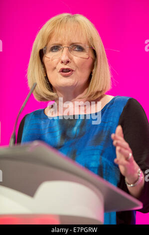 Manchester, UK. 22. September 2014. Margaret Curran, Schatten Staatssekretär für Schottland, befasst sich das Auditorium am zweiten Tag von der Labour Party Jahreskonferenz statt auf Manchester Central Convention Complex Credit: Russell Hart/Alamy Live News. Stockfoto