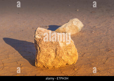 Rissigen Boden und Felsen Stockfoto