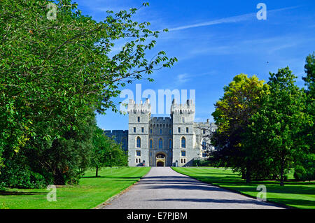 Windsor Castle aus dem Long Walk, Royal Borough of Windsor und Maidenhead, Berkshire, England, UK Stockfoto