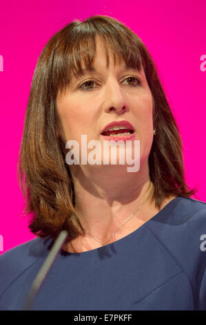 MANCHESTER, VEREINIGTES KÖNIGREICH. 22. September 2014. Rachel Reeves, Schatten Secretary Of State for Work and Pensions befasst sich das Auditorium am zweiten Tag von der Labour Party Jahreskonferenz statt auf Manchester Central Convention Complex Credit: Russell Hart/Alamy Live News. Stockfoto