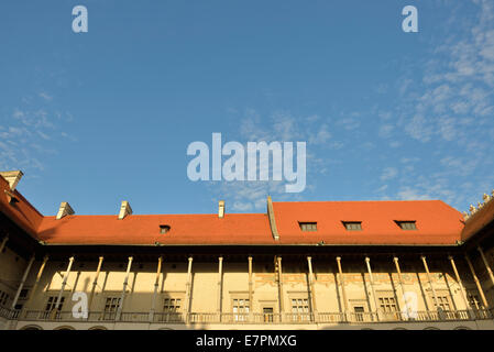 Renaissance-Arkaden im Innenhof der Burg Wawel, Krakau, Polen Stockfoto