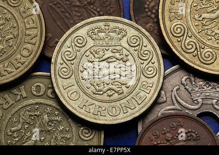 Münzen von Dänemark. Dänische Staatswappen in dänische Kronen Münzen abgebildet. Stockfoto