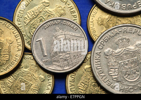Münzen von Serbien. Das Gebäude der Nationalbank von Serbien in Belgrad in der serbischen einen Dinar-Münze abgebildet. Stockfoto