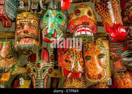 Maya-Holzmasken Guatemala Markt Stockfoto