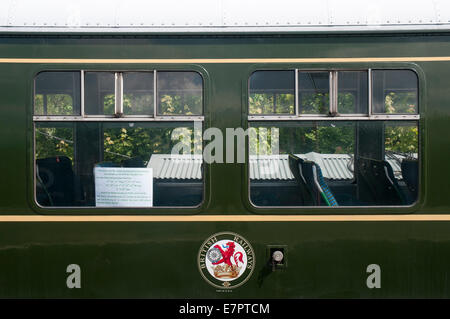 Eine Kutsche, entnommen aus der ursprünglichen British Railways auf der Severn Valley Railway, England Stockfoto