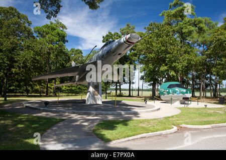 F-100 a/d Super Sabre auf dem Display an Warbird Park in Myrtle Beach, South Carolina. Stockfoto