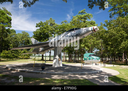 F-100 a/d Super Sabre auf dem Display an Warbird Park in Myrtle Beach, South Carolina. Stockfoto