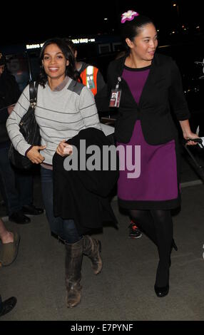 Rosario Dawson kommt am Flughafen Los Angeles International (LAX) Featuring: Rosario Dawson wo: Los Angeles, California, Vereinigte Staaten von Amerika bei: 20. März 2014 Stockfoto