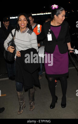 Rosario Dawson kommt am Flughafen Los Angeles International (LAX) Featuring: Rosario Dawson wo: Los Angeles, California, Vereinigte Staaten von Amerika bei: 20. März 2014 Stockfoto