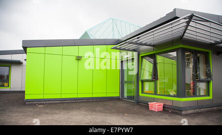 Ysgol Twm o'r Nant, Denbigh - neuen Erweiterungsbau der Grundschule am Tag offiziellen Eröffnung Stockfoto