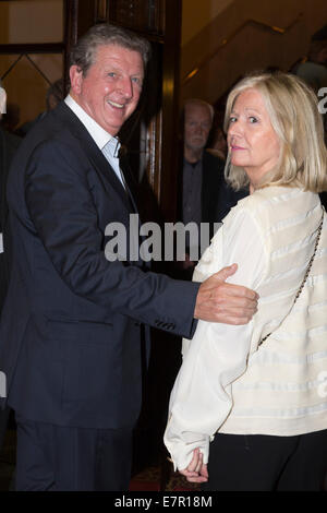 London, UK. 22. September 2014. England-Manager Roy Hodgson mit Frau Sheila. Promis kommen für die Presse-Nacht von Andrew Lloyd Webber und Tim Rice Musical "Evita" im Dominion Theatre, London, UK. Bildnachweis: Nick Savage/Alamy Live-Nachrichten Stockfoto