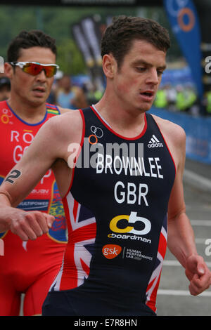 Jonny Brownlee während der 2014 ITU Triathlon in London stattfand. Stockfoto