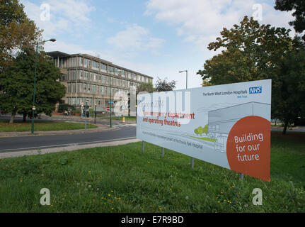 Zeichen verkünden neue Notaufnahme und Stationen bei Northwick Park Hospital Egge Eröffnung 2014 Stockfoto