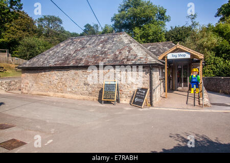 Der Spielzeugladen in Dartington, Apfelwein-Presse-Center, Dartington, South Devon, England, Vereinigtes Königreich. Stockfoto