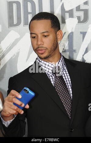 Köln, Deutschland. 16. Sep, 2014. Dallas Mavericks Spieler Devin Harris kommt für die Weltpremiere des Films "Nowitzki - The Perfect Shot" in Köln, 16. September 2014. Foto: Horst Galuschka/Dpa - NO-Draht-SERVICE-/ Dpa/Alamy Live News Stockfoto