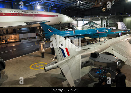 BAC Concorde 002 in Hallen der Royal Navy Fleet Air Arm Museum, Yeovilton, Somerset, Europas größte Naval Aviation Museum. Stockfoto