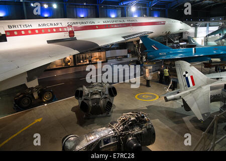 BAC Concorde 002 in Hallen der Royal Navy Fleet Air Arm Museum, Yeovilton, Somerset, Europas größte Naval Aviation Museum. Stockfoto