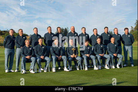 Gleneagles, Auchterarder, Perthshire, Schottland. 23. Sep, 2014. Der Rydercup. Paul McGinley europäischen Team-Kapitän mit seinen Vide Hauptleuten und Team Europe stellen mit dem Ryder Cup, während das Team Europe-Foto-Shooting. Bildnachweis: Aktion Plus Sport/Alamy Live-Nachrichten Stockfoto