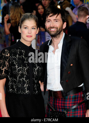 London, UK. 22. Sep, 2014. Rosamund Pike & David Tennant besuchen der UK Premiere von was wir haben auf unser Urlaub im Odeon West End London 22. September 2014. Bildnachweis: Peter Phillips/Alamy Live-Nachrichten Stockfoto