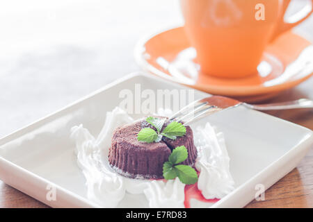 Schokolade Lava mit orange Kaffeetasse, Foto Stockfoto