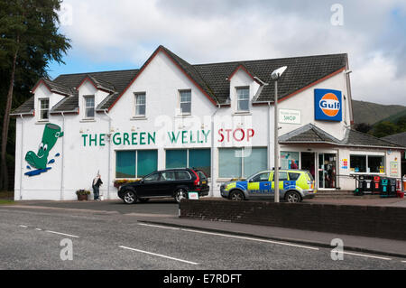 Die grüne Gummistiefel in Tyndrum, Schottland zu stoppen. Stockfoto