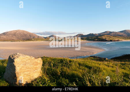 Ein Block von Lewisian Gneis vor Traigh Uige an der Westküste von der Isle of Lewis auf den äußeren Hebriden. Stockfoto