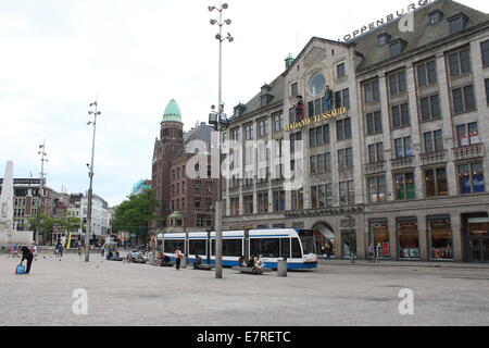 Exterieur und Fassade von Madame Tussauds Wachsfigurenkabinett Skulptur am Damplatz in Amsterdam Niederlande Stockfoto