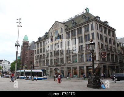 Exterieur und Fassade von Madame Tussauds Wachsfigurenkabinett Skulptur am Damplatz in Amsterdam Niederlande Stockfoto