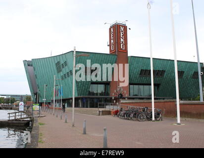 Exterieur des Science Center NEMO am Oosterdok in Amsterdam, Niederlande. Stockfoto