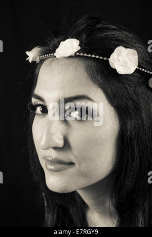 Nahaufnahme einer Frau mit einem Diadem Stockfoto