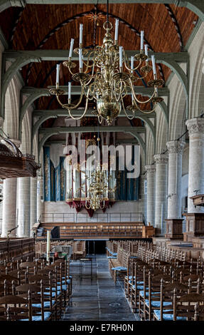 Innenraum der St. Nicholas Church, bekannt als die große Kirche, Monnickendam, Nordholland, Niederlande. Stockfoto