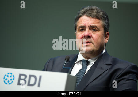 Berlin, Deutschland. 23. Sep, 2014. Deutsche Wirtschaft Minsiter Sigmar Gabriel spricht während der Tag der deutschen Industrie 2014 in Berlin, Deutschland, 23. September 2014. Der Verband der deutschen Industrie (BDI) ist Gastgeber der Veranstaltung. Foto: BERND VON JUTRCZENKA/Dpa/Alamy Live-Nachrichten Stockfoto