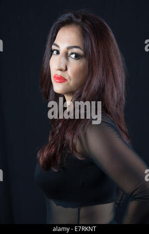 Porträt einer schönen Frau in ihren 30ern Stockfoto