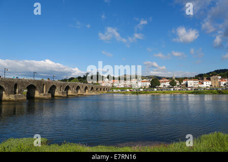 PONTE DE LIMA, PORTUGAL - 3. August 2014: Blick auf Ponte de Lima, eine Stadt in der nördlichen Minho-Region in Portugal. Stockfoto