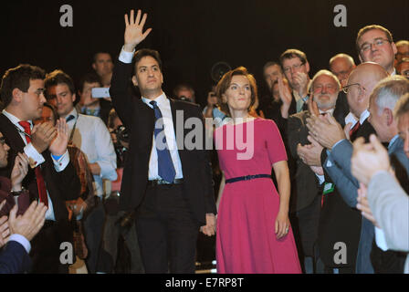 ED MILIBAND MP & JUSTINE MILIBAND ARBEITSPARTEI Führer & Frau 23. September 2014 MANCHESTER Stadtzentrum von MANCHESTER ENGLAND Stockfoto