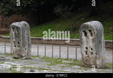 Italien. Rom. Punkte der Unterwerfung unter die Markise spannen, die in das Kolosseum in der Römerzeit gelegt wurde. Stockfoto