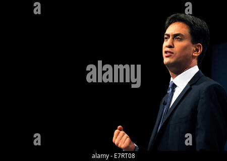 Manchester, UK. 23. Sep, 2014. Ed Miliband Labour Party Leader hält seine Rede an die Arbeitskonferenz in Manchester Dienstag, 23. September 2014 Credit: Della Batchelor/Alamy Live News Stockfoto