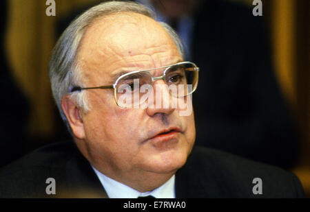 Bonn, Bundesrepublik Deutschland. 3. Juli 2007. Bonn, Deutschland; 13. Februar 1990---Deutsche Bundeskanzler Helmut Kohl. Er war Kanzler der Bundesrepublik Deutschland von 1982 bis 1998 und der Vorsitzende von der Christlich Demokratischen Union (CDU) von 1973 bis 1998. Seiner 16-jährigen Amtszeit war die längste jeder deutsche Bundeskanzler seit Otto von Bismarck. In seine Amtszeit fiel die Berliner Mauer, fand die deutsche Wiedervereinigung und dem Vertrag von Maastricht die Europäische Union.ZUMA Presse/Scott A. Miller © Scott A. Miller/ZUMA Wire/ZUMAPRESS.com/Alamy Live News erstellt Stockfoto