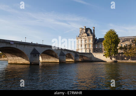 Pont Royal und Pavillon de Flore, Paris, Frankreich. Stockfoto